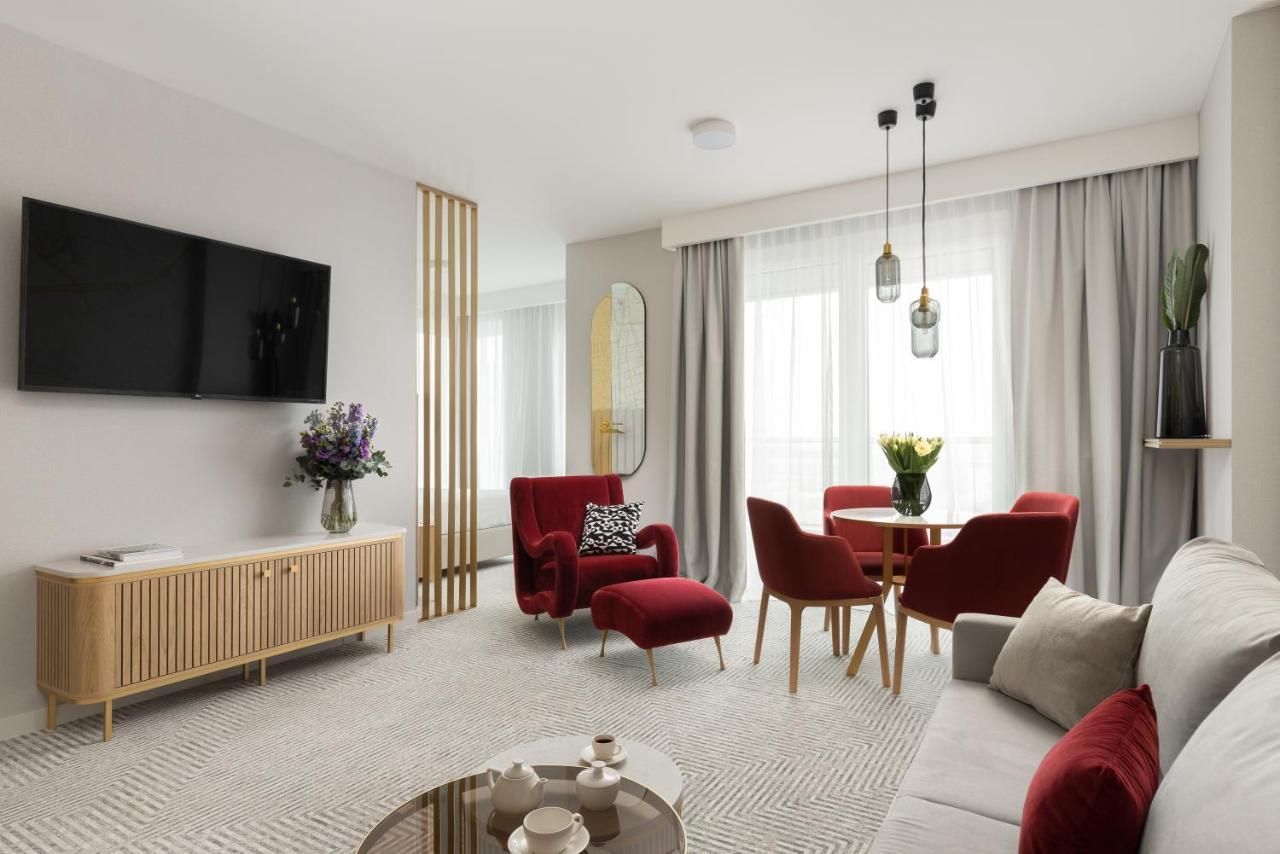 Camera Familiare con 1 Letto King Size, 1 Divano Letto e Balcone